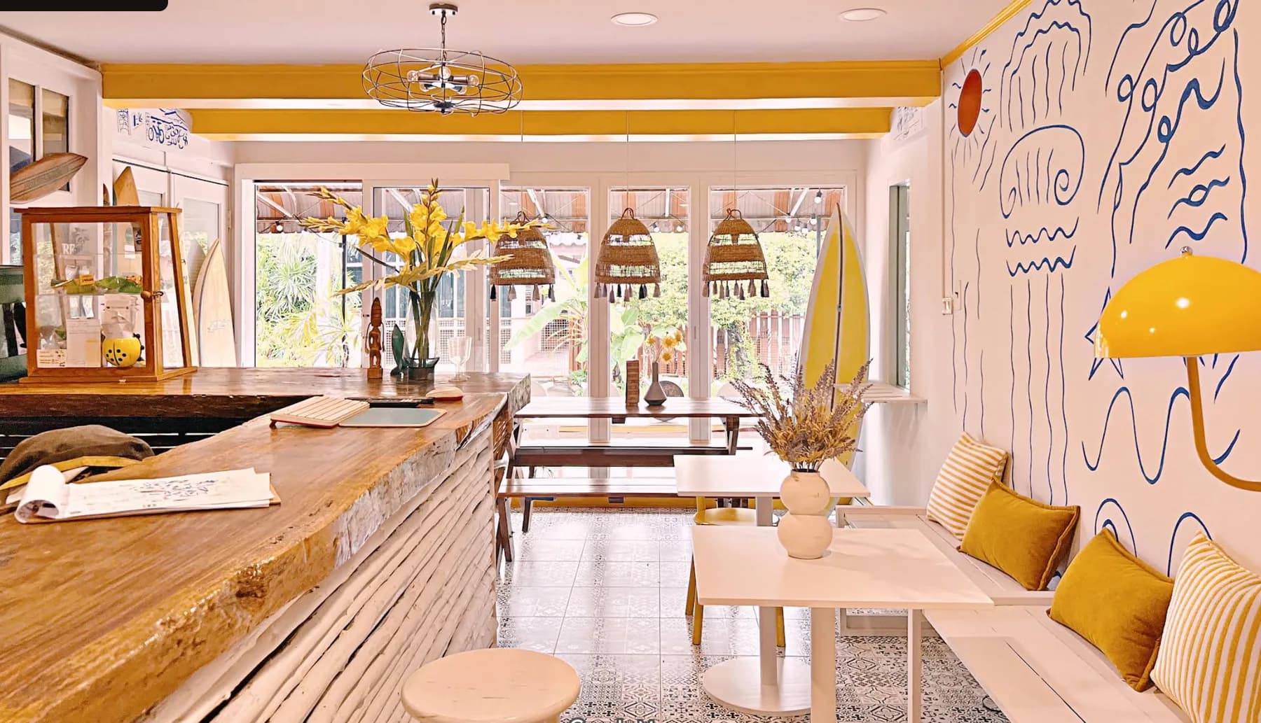 The Surf Breakfast & Bar